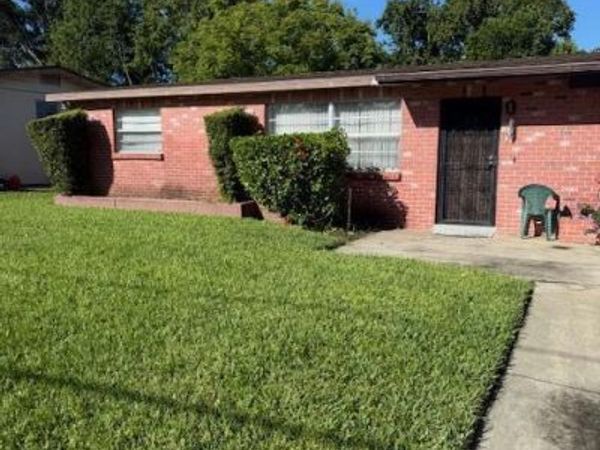 744 Essex Road, Daytona Beach, FL 32114