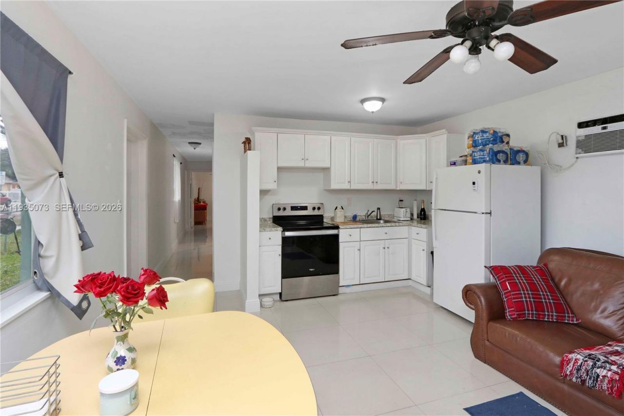 3001 NW 56th St, Miami, FL 33142 Photo