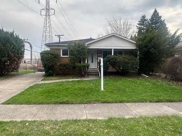 16207 Cleophus Avenue, Allen Park, MI 48101