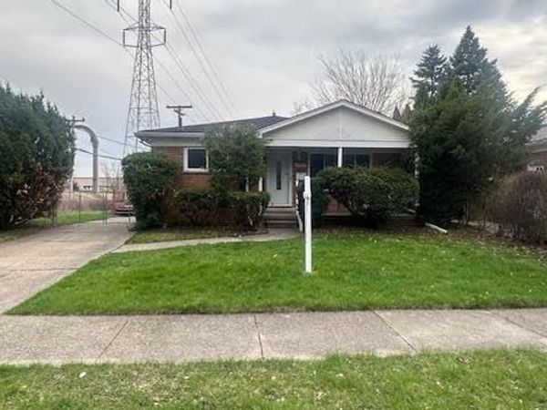 16207 Cleophus Avenue, Allen Park, MI 48101