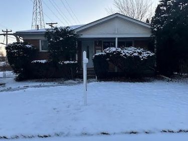 16207 Cleophus Avenue, Allen Park, MI 48101