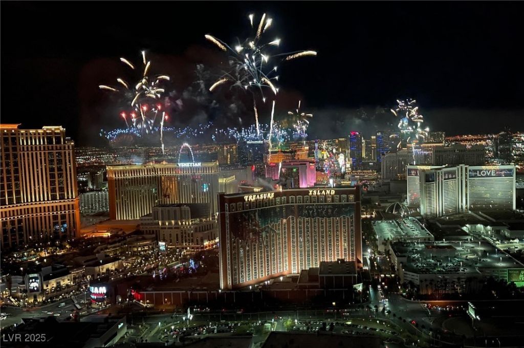 2000 N Fashion Show Drive, Las Vegas, NV 89109