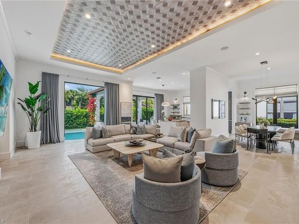 2243 Residence CIR, NAPLES, FL 34105