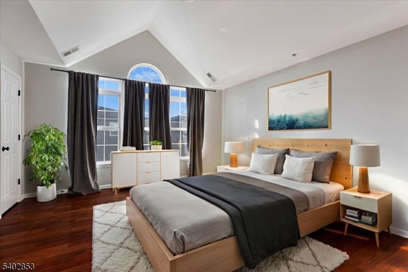 18 Marina Dr, Bayonne, NJ 07002 Main Photo