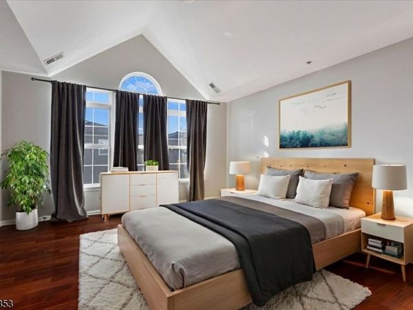 18 Marina Dr, Bayonne, NJ 07002