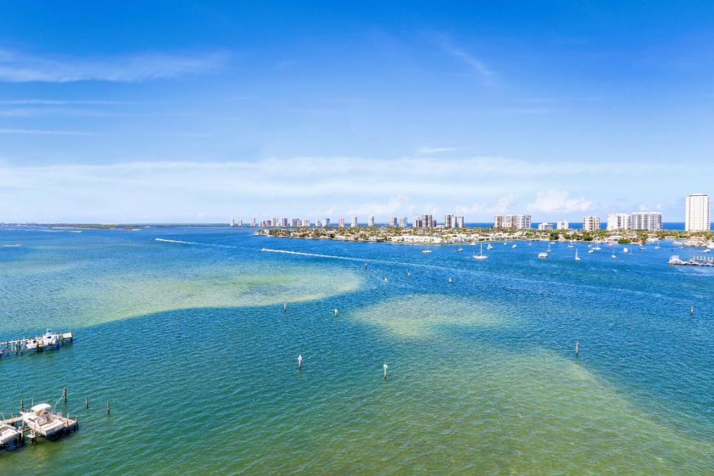 2640 Lake Shore Drive, Unit 1508, Riviera Beach, FL 33404 Photo