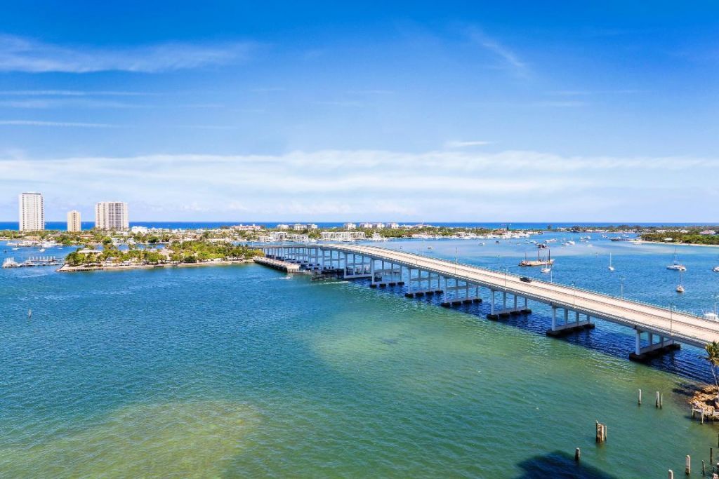 2640 Lake Shore Drive, Unit 1508, Riviera Beach, FL 33404 Photo