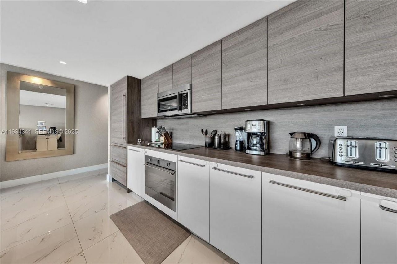 400 Sunny Isles Blvd, Unit 718, Sunny Isles Beach, FL 33160 Photo