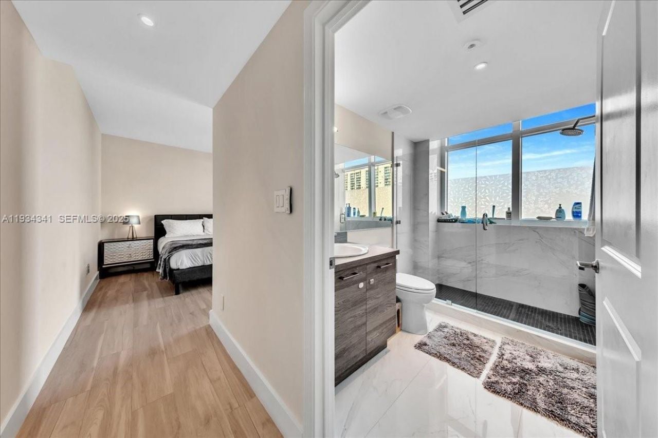 400 Sunny Isles Blvd, Unit 718, Sunny Isles Beach, FL 33160 Photo