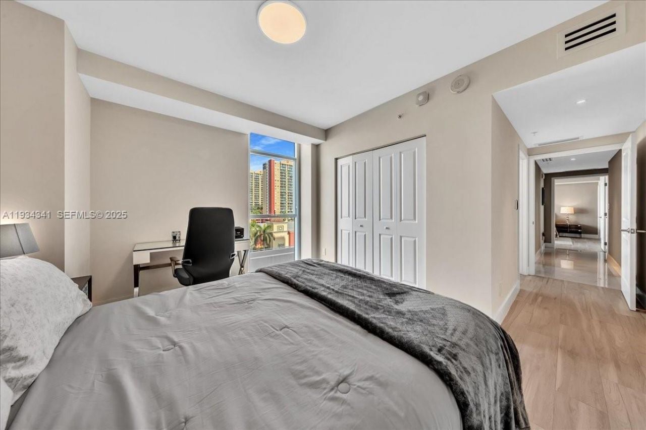 400 Sunny Isles Blvd, Unit 718, Sunny Isles Beach, FL 33160 Photo