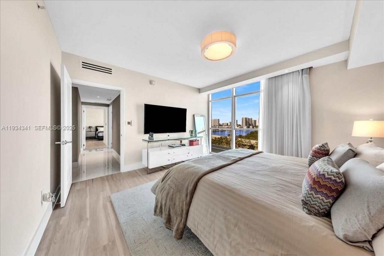 400 Sunny Isles Blvd, Unit 718, Sunny Isles Beach, FL 33160 Photo