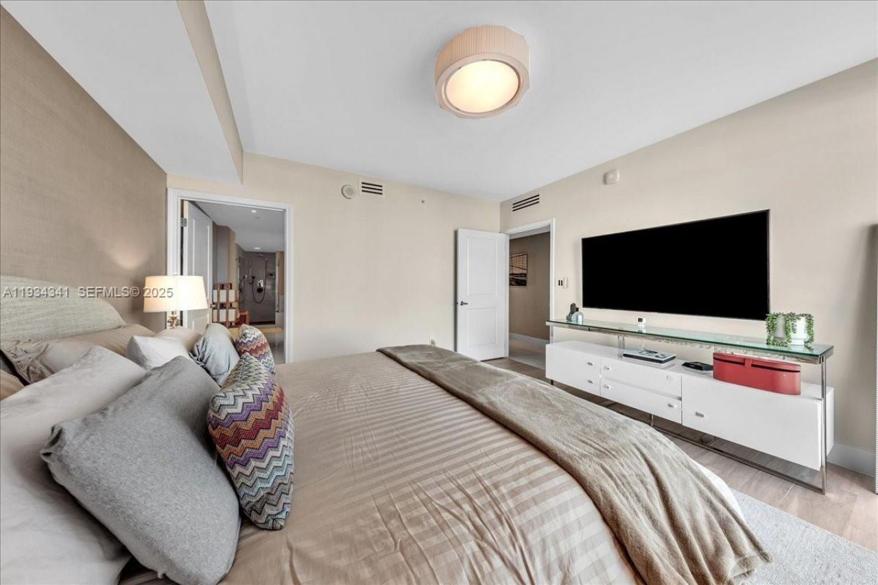 400 Sunny Isles Blvd, Unit 718, Sunny Isles Beach, FL 33160 Photo