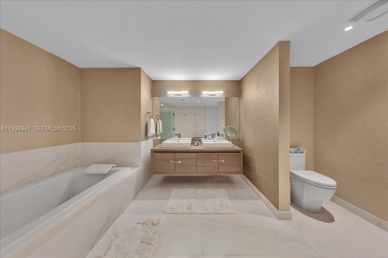 400 Sunny Isles Blvd, Unit 718, Sunny Isles Beach, FL 33160 Photo