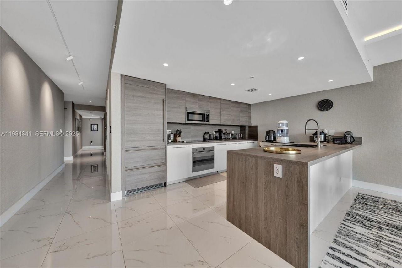 400 Sunny Isles Blvd, Unit 718, Sunny Isles Beach, FL 33160 Photo