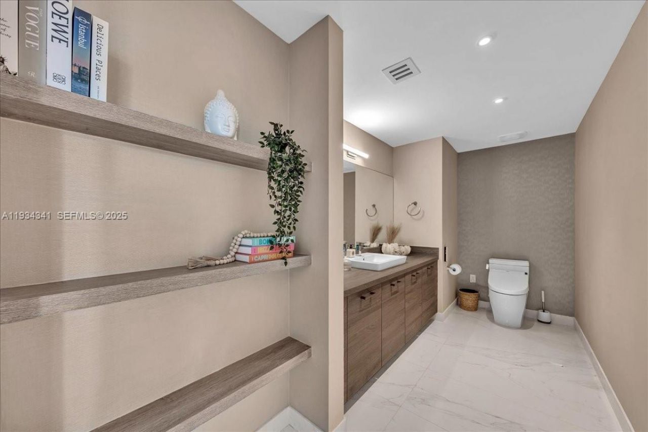 400 Sunny Isles Blvd, Unit 718, Sunny Isles Beach, FL 33160 Photo