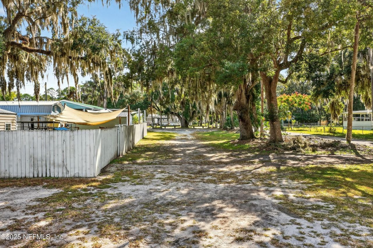 765 3rd Avenue, Welaka, FL 32189 Photo