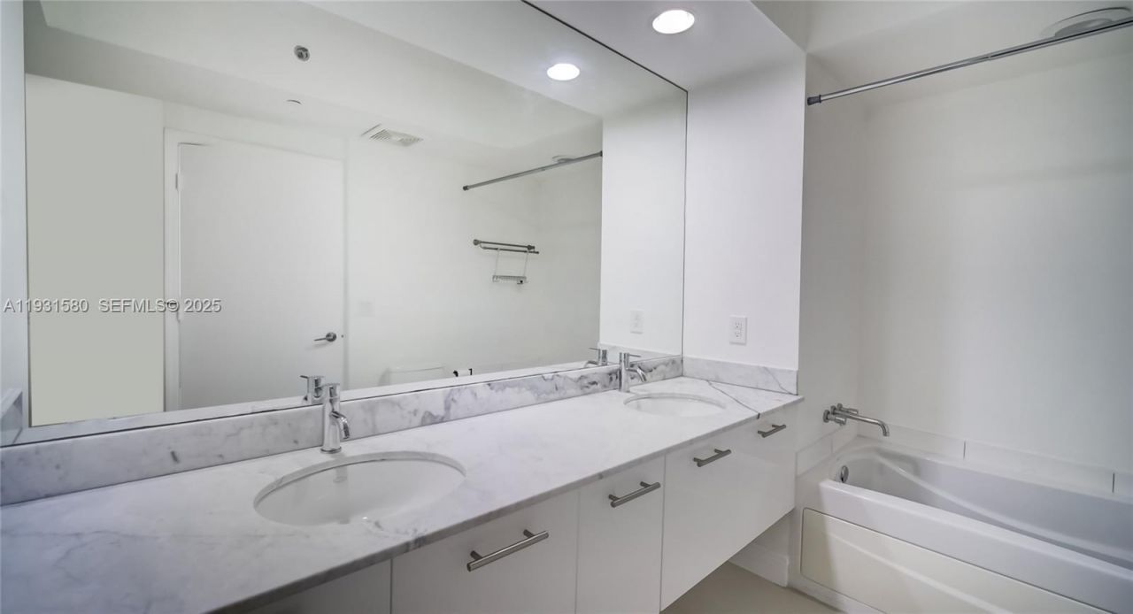 55 SE 6th St, Unit 2700, Miami, FL 33131 Photo