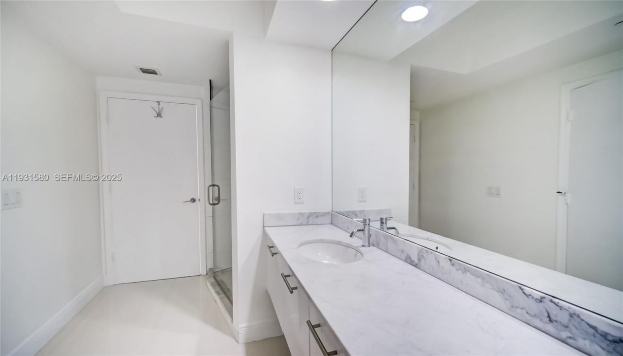 55 SE 6th St, Unit 2700, Miami, FL 33131 Photo