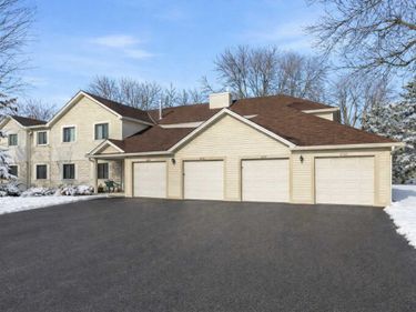 4372 Buckingham Court, Vadnais Heights, MN 55127