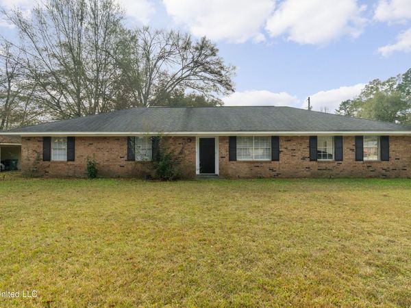 301 W Ray Drive, Hattiesburg, MS 39402