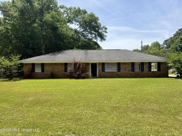 301 W Ray Drive, Hattiesburg, MS 39402