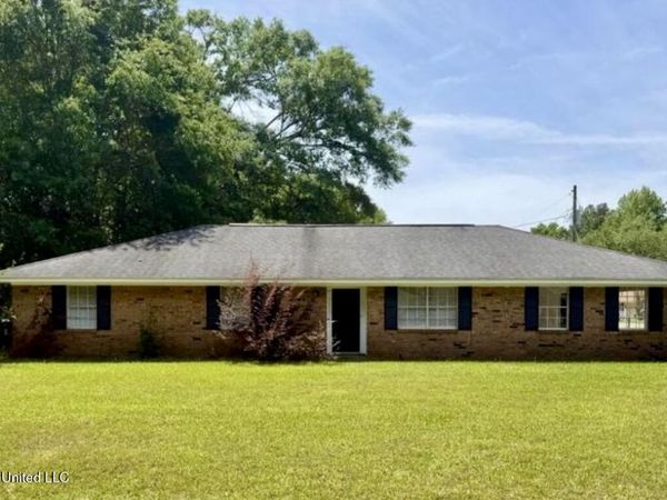 301 W Ray Drive, Hattiesburg, MS 39402