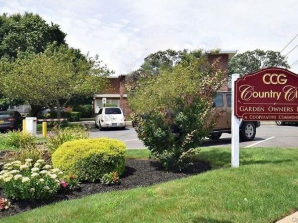 206 Farber Drive, Unit 206, West Babylon, NY 11704