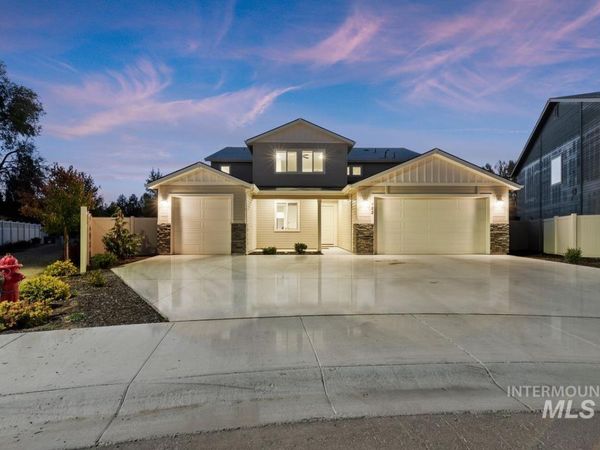 122 Insight Ct, Middleton, ID 83644