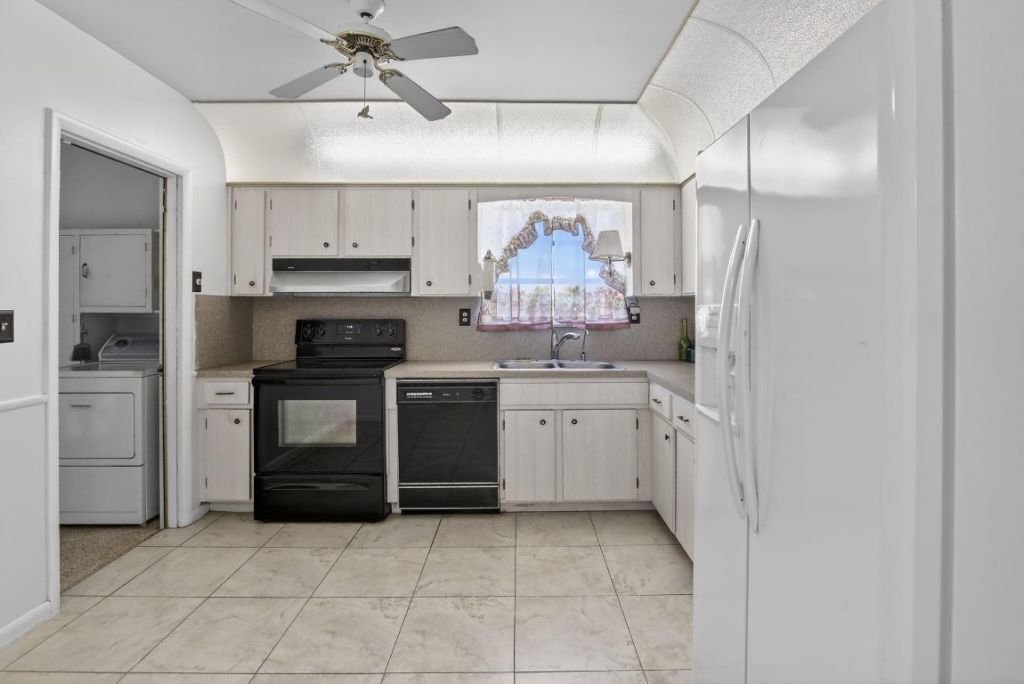 121 NW 77th Way, Pembroke Pines, FL 33024 Photo