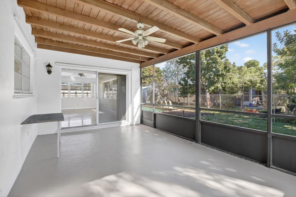 121 NW 77th Way, Pembroke Pines, FL 33024 Photo