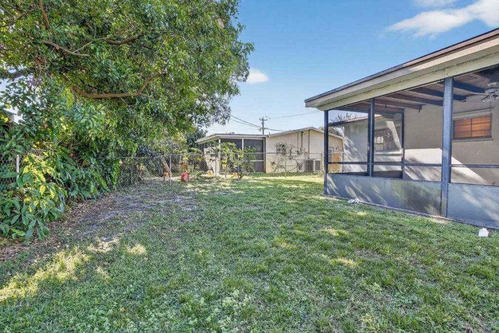 121 NW 77th Way, Pembroke Pines, FL 33024 Photo