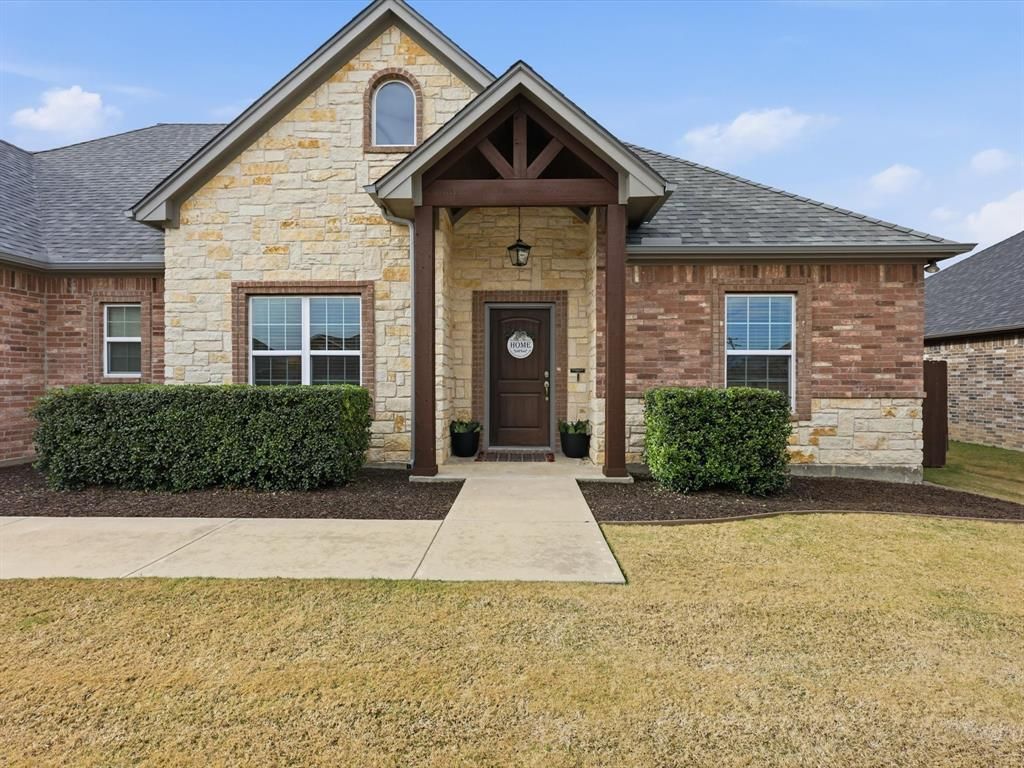 810 Chestnut Grove Drive, Cleburne, TX 76033 Main Photo