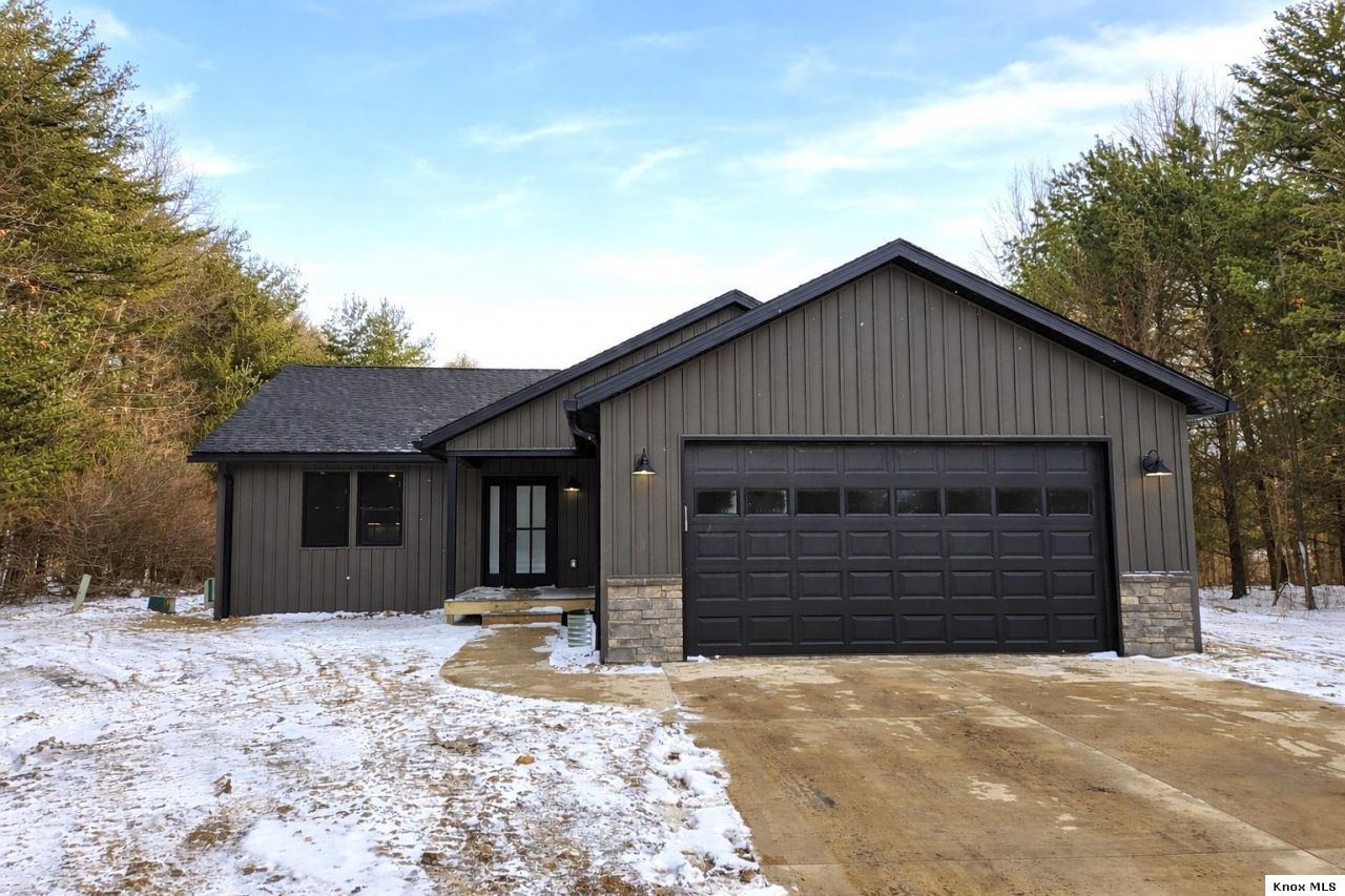 2116 Apple Valley Dr, Howard, OH 43028 Main Photo