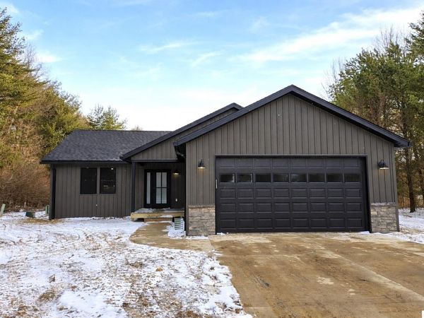 2116 Apple Valley Dr, Howard, OH 43028