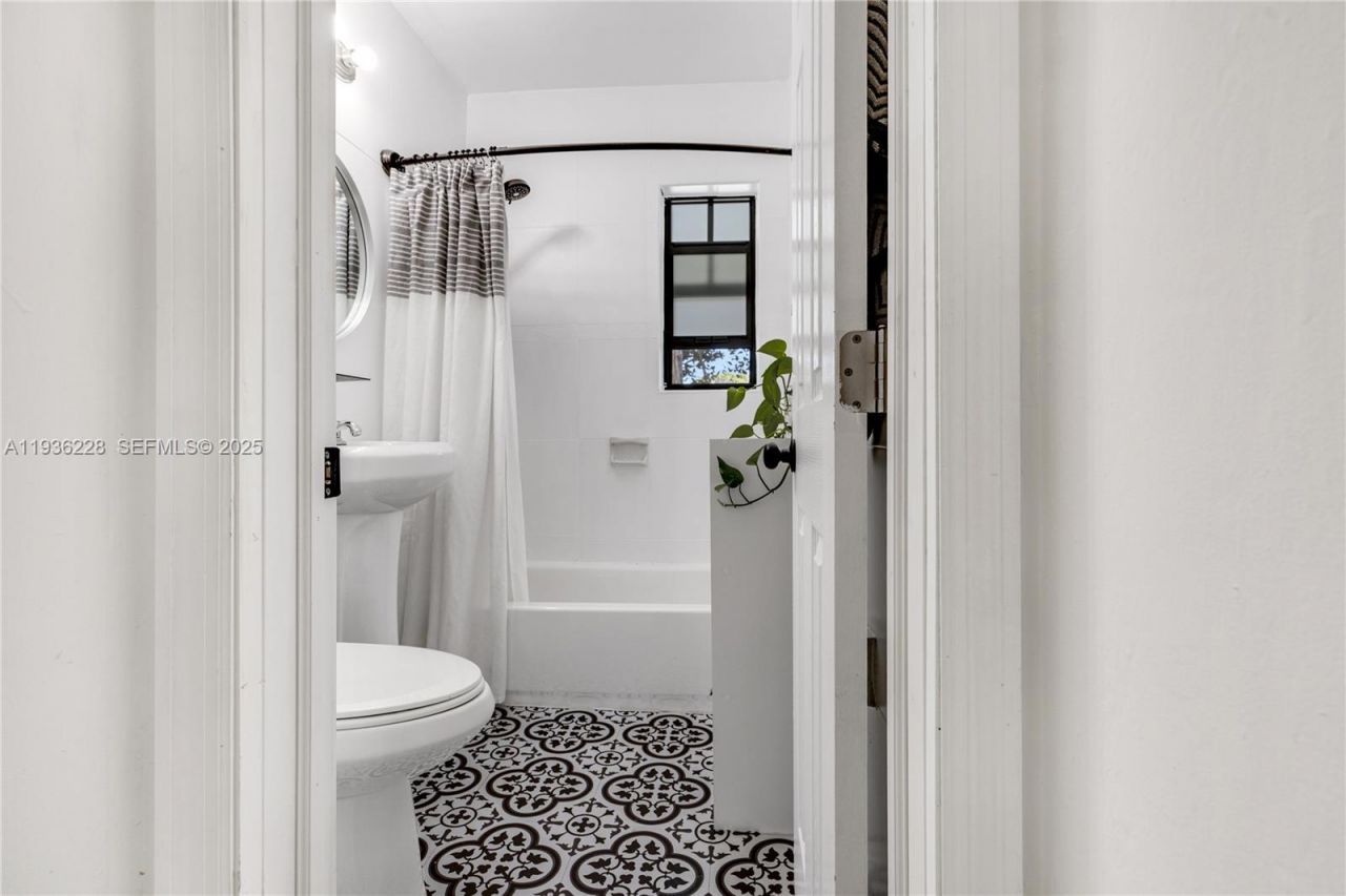 1775 NW 132nd St, Miami, FL 33167 Photo