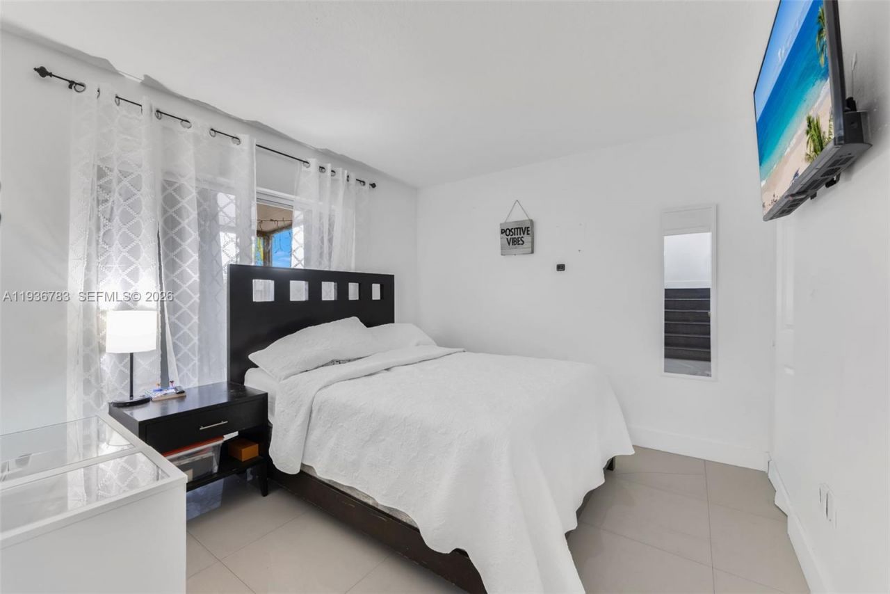 3725 SW 153rd Ct, Miami, FL 33185 Photo