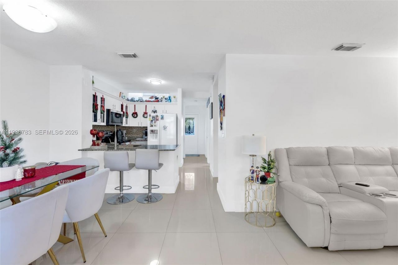 3725 SW 153rd Ct, Miami, FL 33185 Photo