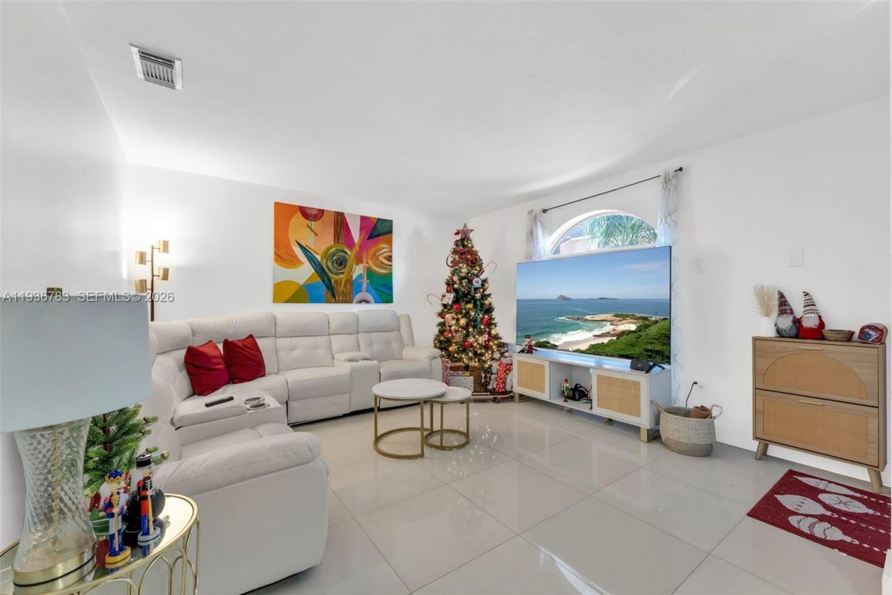 3725 SW 153rd Ct, Miami, FL 33185 Photo