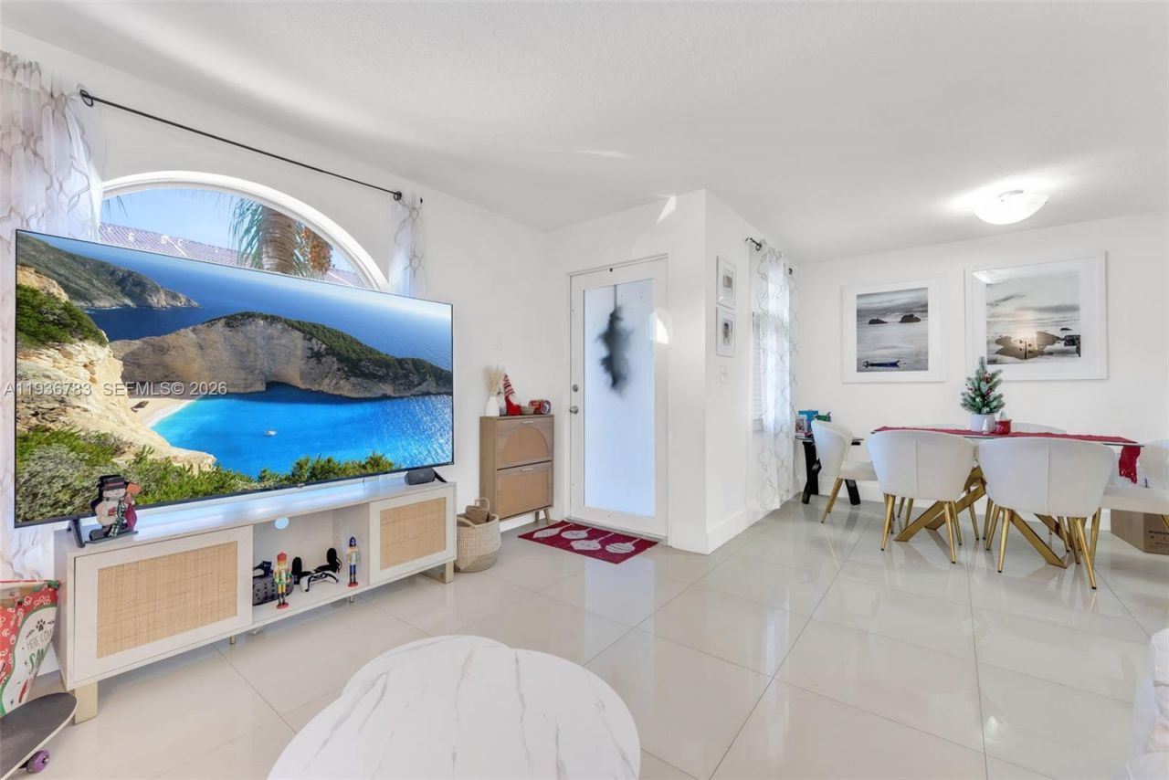 3725 SW 153rd Ct, Miami, FL 33185 Photo