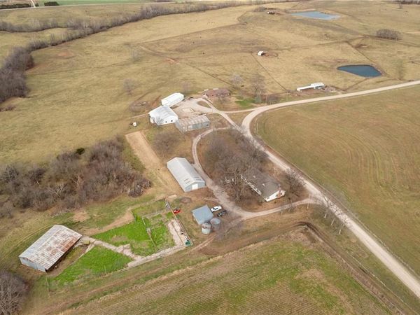 64 SW 401st Road, Centerview, MO 64019