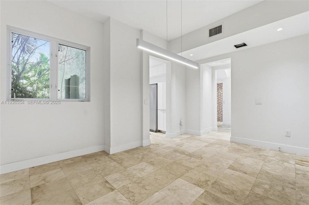 3135 NE 211 St, Aventura, FL 33180 Photo