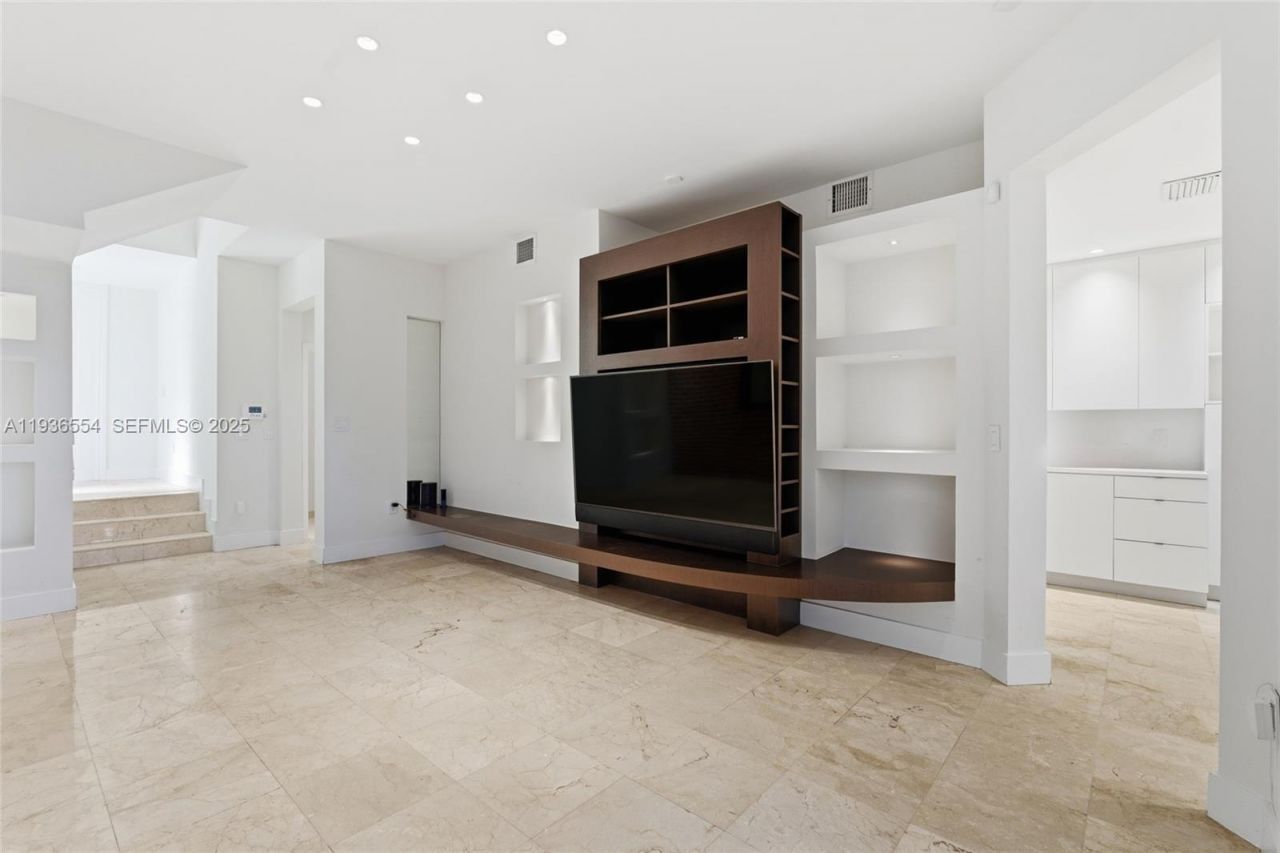 3135 NE 211 St, Aventura, FL 33180 Photo