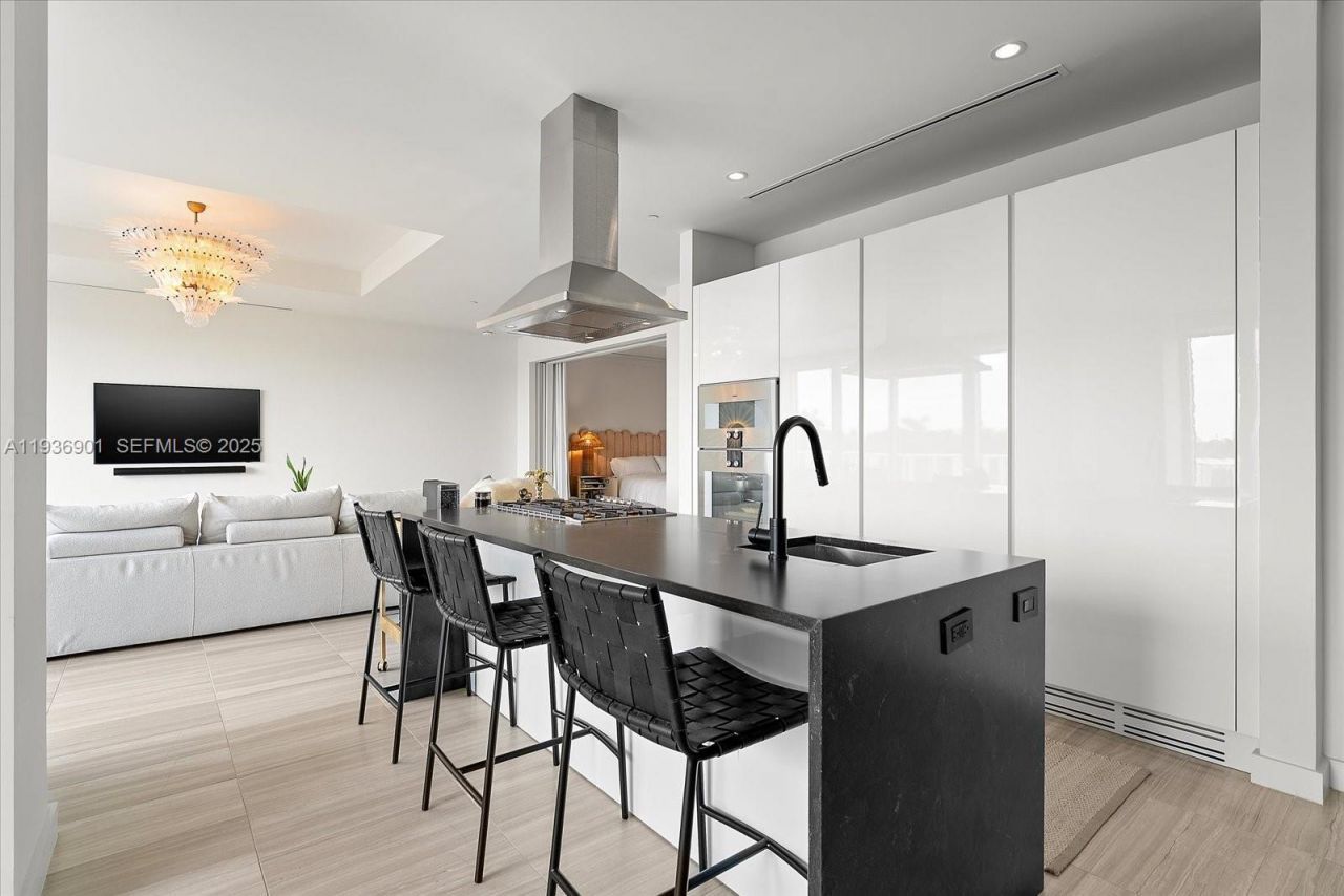 4701 N Meridian Ave , Unit 316, Miami Beach, FL 33140 Photo