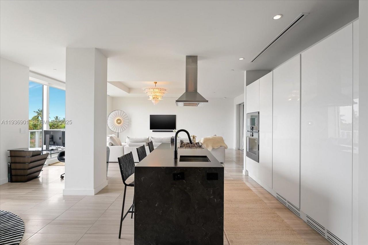 4701 N Meridian Ave , Unit 316, Miami Beach, FL 33140 Photo