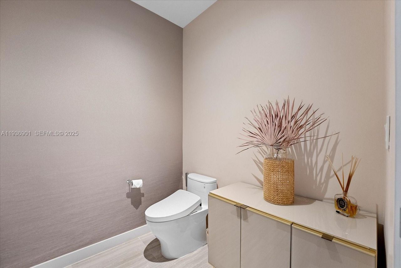 4701 N Meridian Ave , Unit 316, Miami Beach, FL 33140 Photo