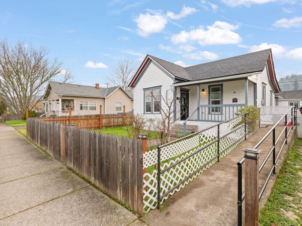 1321 SE Mill Street, Roseburg, OR 97470