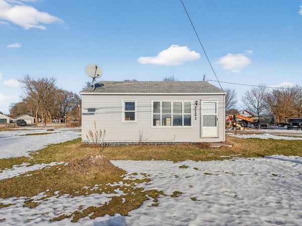 3121 Gilbertville Road, Waterloo, IA 50707