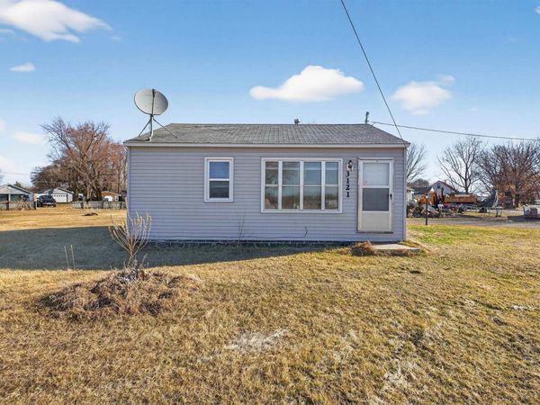 3121 Gilbertville Road, Waterloo, IA 50707