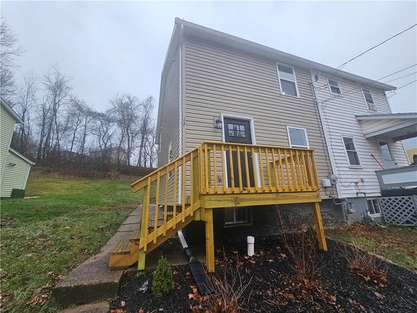 17 Hemlock St, Ellsworth, PA 15331
