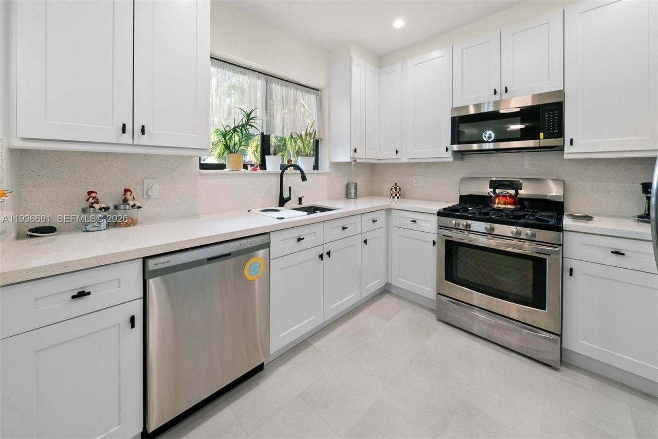 7517 Cutlass Ave, North Bay Village, FL 33141 Photo